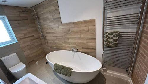 3 - Rabbit Warren, Bright décor home & private hot tub - Foto 2