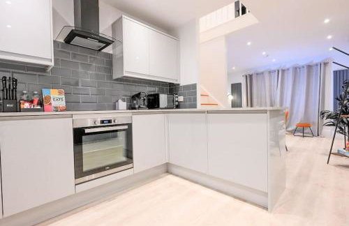 Luxury 2 Bed Maisonette with Parking Near Tube - Foto 11
