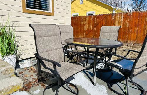 Home Sweet Idahome, feels like home with all the decor you wish you could afford King bed in master, fully fenced dog friendly yard, a few blocks from BSU and downtown Boise, Your perfect stay! - Foto 32