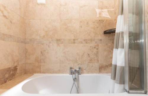 Pass the Keys Stunning Spacious Chessington Gem with Parking - Photo 39