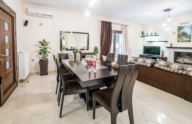 Maggie Alonia - Photo 4