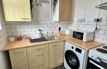 THE SPRINGFIELD SUITE - ONE BEDROOM APARTMENT - KIDDERMINSTER CENTRAL - SLEEPS 3 GUESTS - PARKING INCLUDED - WEST MIDLANDS SAFARI PARK LOCATIOn - Foto 14