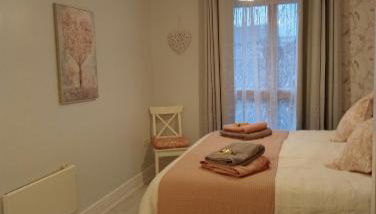 Beautiful Marina Apartment with private garden, flexible bedrooms with zip & link beds - Foto 5