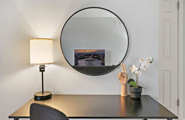 Lush 1BR Apt in Quiet Arlington Heights - Foto 14