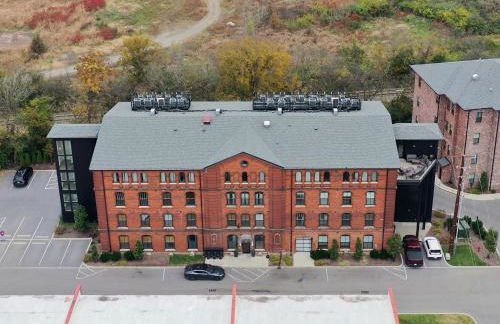 Historic Stay Near Downtown - Foto 39