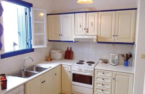 3 Bedroom Awesome Apartment In Panormos - Photo 11