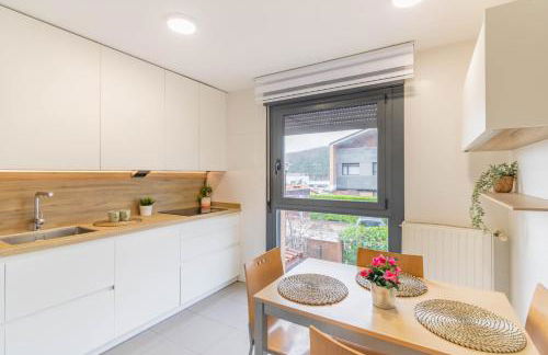 Gran chalet con amplio jardín próximo a Pamplona - Foto 5