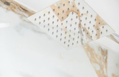 MK 2-Bedroom Contractor's Gem, 5 beds, sleeps 6, free parking - Foto 42