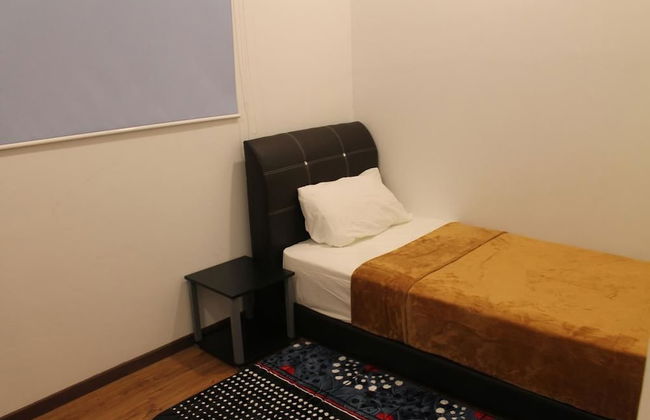 Cozy Crib at 7 Tree Seven Residence - Photo 5