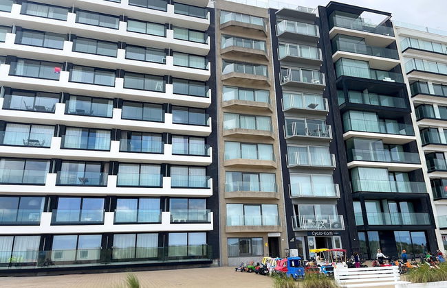 Couple Stay Near Beaches - Photo 17