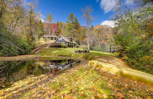 Enchanting Highlands Cottage with Pond and Waterfall - Foto 32
