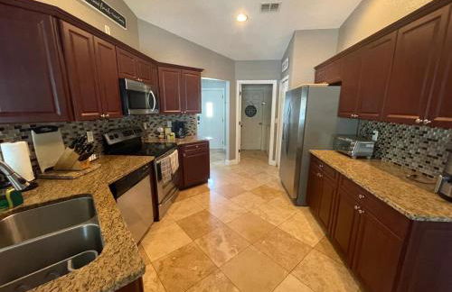 Modern 3BR Home, Saltwater Pool, Fenced Yard - Foto 2