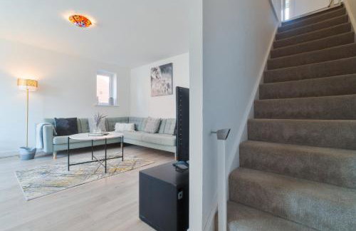 Modern Spacious 3 Bedroom House in Canterbury with En Suite and Free Parking Perfect for Contractors & Families - Photo 8
