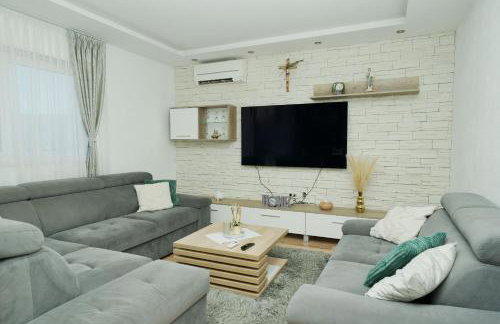 Apartment Mario - with pool - Foto 6