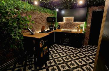 Love room avec spa privatif et salle de jeux adultes - Foto 9