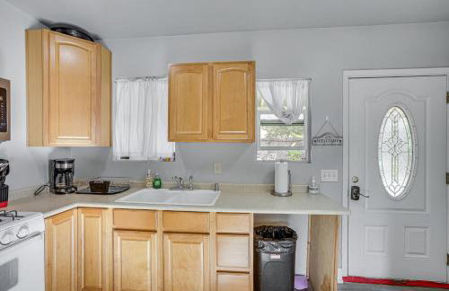 2 Mi to Dtwn Atascadero! Cozy Cottage with Yard - Foto 8