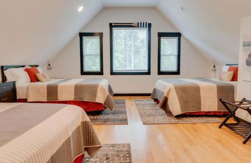 Luxurious Lake Front Estate, Sleeps 20, Game Room and Pet Friendly - Foto 27