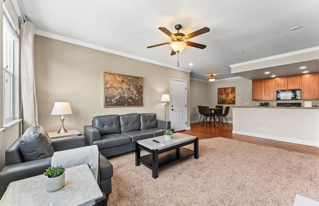 New Trendy 1BR Apartment With Heated Pool Gym Minigolf - Foto 34