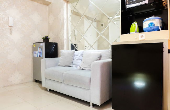 Simply 2BR with Pool View Bassura City Apartment - Foto 9