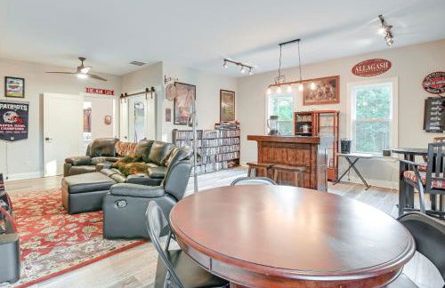Expansive Georgetown Home with Decks and Fire Pit! - Foto 24