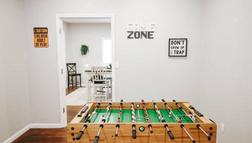 Fenced Yard and Patio W Grill plus Game Room - Foto 2, Game Room