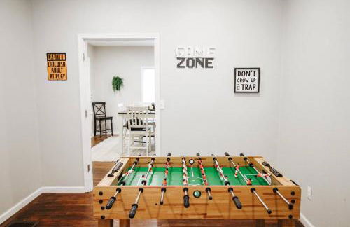 Fenced Yard and Patio W Grill plus Game Room - Foto 2