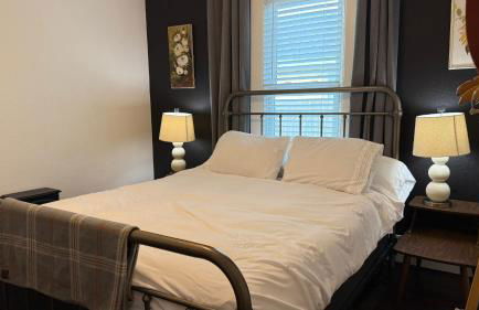 Updated Vintage Oasis, Near Downtown & Stadiums, Huge Yard - Foto 66