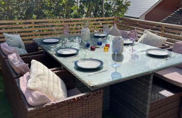 Crescent Cottage, sleeps 8, pet friendly - Photo 10