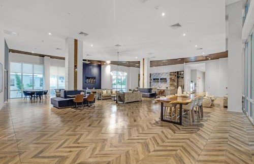 Bright and Airy 2 Bed on Biscayne Blvd with Free Park - Foto 26