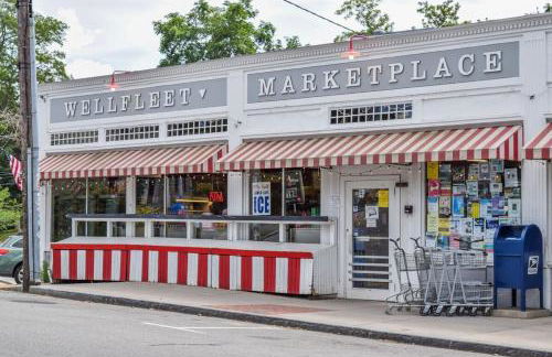 Waterfront Views of Creek- Beach Access! - Foto 33