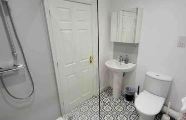 5 Bed Modern Cheltenham Town Centre Home - Photo 28