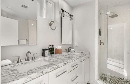 Vibrant Palm Springs Getaway w Pool BBQ Modern Design Taylor House by AvantStay - Foto 26