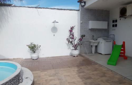 Casa Guarujá Esquina com Beira mar com Piscina grande na Enseada Pé na areia 50 metros - Foto 5