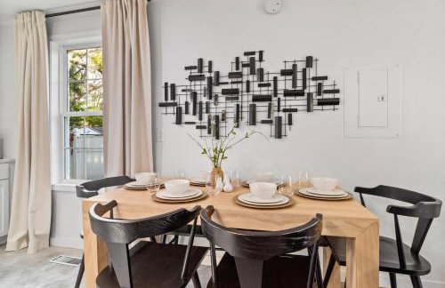 Game Room and Huge Yard with Fire Pit Yard Games and BBQ Near UE and Downtown - Foto 26