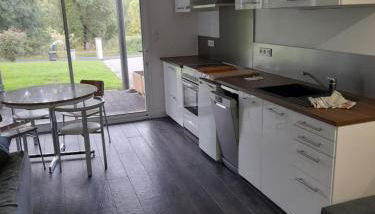 A 5 mns du Puy de Dôme avec Vue imprenable Studio rez de jardin 24m2 neuf à Laschamps - Foto 2, stove, dishwasher, pet friendly, minibar