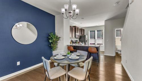 3BR Townhouse King Bed Garage Near NC State - Foto 3