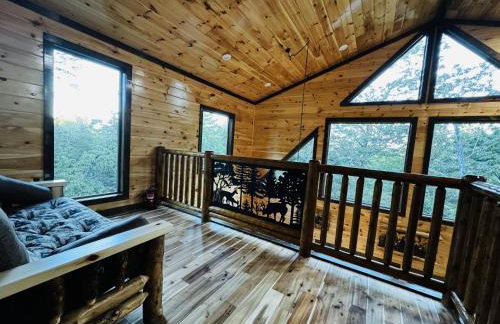 Luxe Cabin with Game Room, Hot Tub & Firepit - Foto 19