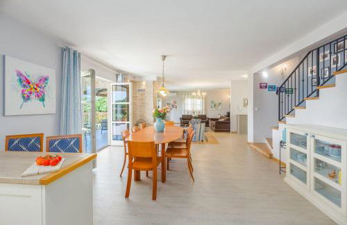 Mediterrane Steinvilla mit beheiztem Privatpool, aromatischen Mittelmeerpflanzen - Foto 9