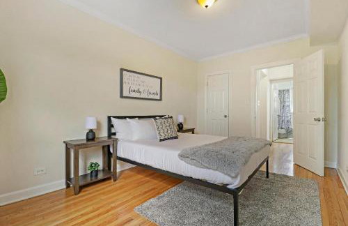 2BR Alluring Apartment with Laundry - Cullom D3 - Photo 13