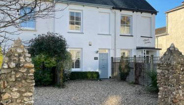 Wren House - Photo 1