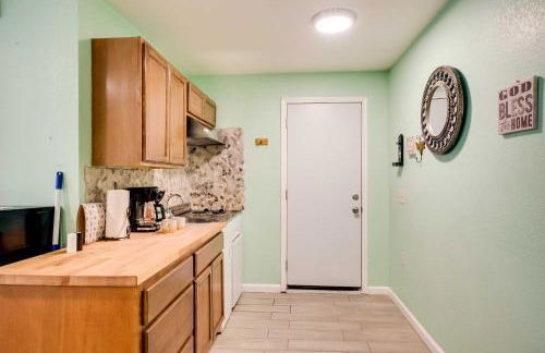 Soothing Studio with Lush Views 2 Mi to Beach! - Foto 10