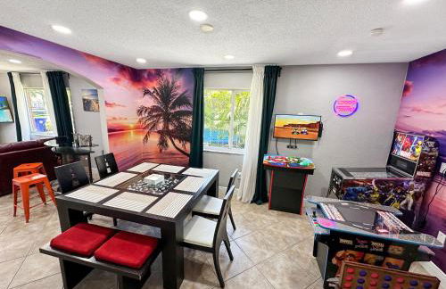 Vacay Spot Happy Escape 15 Min Beach Massage Shower Prime LOC! 6 blocks away from Bars, Nite Clubs, Res, Shops - Photo 2