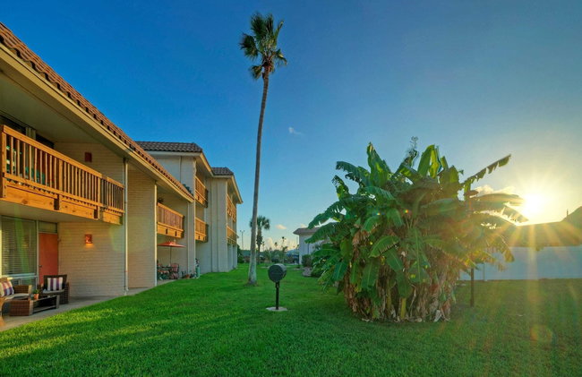Beach Boardwalk Access Pool + Remodeled Interior Tropical Haven by Avantstay - Photo 55
