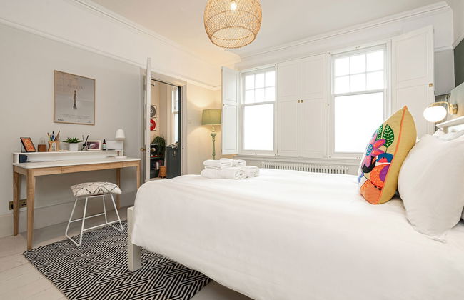 Chic and Colourful Family Home by Underthedoormat - Foto 18