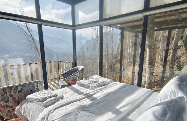 Stunning Cliff-edge 2-bedroom Chalet in Karimabad - Photo 1