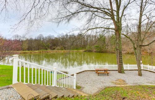 Renovated Logan Home with Pond and Fire Pit - Foto 41