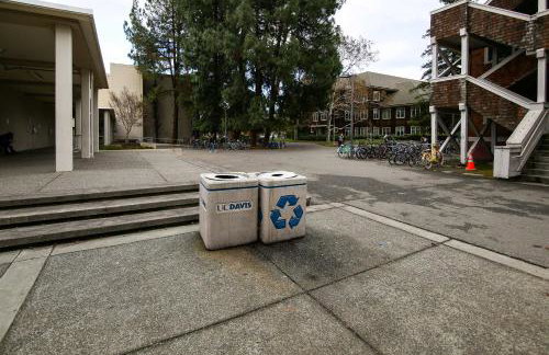 Well-Appointed Condo Across Street from UC Davis! - Foto 28