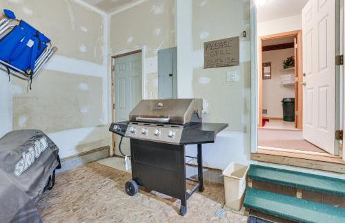 Cozy Mancelona Home Ski, Golf and Snowmobile! - Foto 20