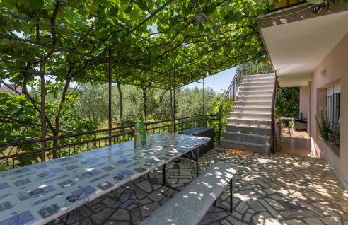 Gorgeous Apartment In Umag With Wifi - Photo 8