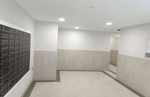 Snuggle Inn - Riverside Apartments - Views Over looking London River Thames, Close to O2 Arena, London Excel, London City Airport, Thames Clipper- River Boat Service, Woolwich Ferry, Onsite parking, TWIN ROOM OPTION available - Foto 35